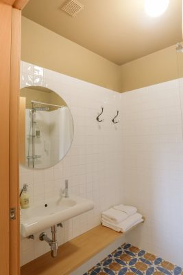Eça Agora Guest House in Vila do Conde | The Capital bedroom: private bathroom