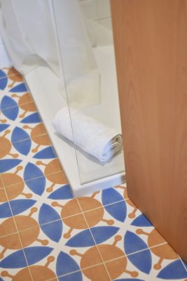 Eça Agora Guest House in Vila do Conde | The Capital bedroom: bathroom
