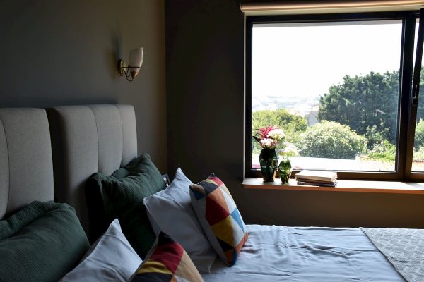 eca-agora-guest-house-vila-do-conde-the-egypt-room-2-individual-beds-sofa-bed-bathroom-with-meating-area-slider-9