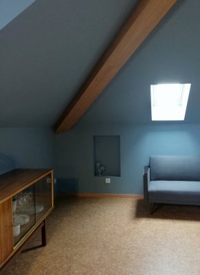 eca-agora-guest-house-vila-do-conde-the-maias-room-king-sized-bed-sofa-bed-bathroom-with-meating-area-slider-10
