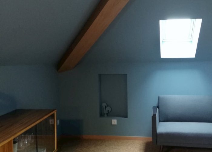 eca-agora-guest-house-vila-do-conde-the-maias-room-king-sized-bed-sofa-bed-bathroom-with-meating-area-slider-10