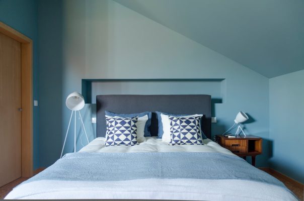 eca-agora-guest-house-vila-do-conde-the-maias-room-king-sized-bed-sofa-bed-bathroom-with-meating-area-slider-2