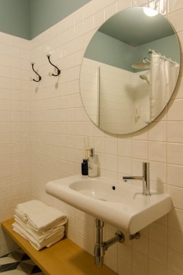 eca-agora-guest-house-vila-do-conde-the-maias-room-king-sized-bed-sofa-bed-bathroom-with-meating-area-slider-4