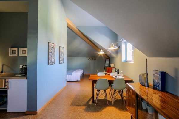 eca-agora-guest-house-vila-do-conde-the-maias-room-king-sized-bed-sofa-bed-bathroom-with-meating-area-slider-5