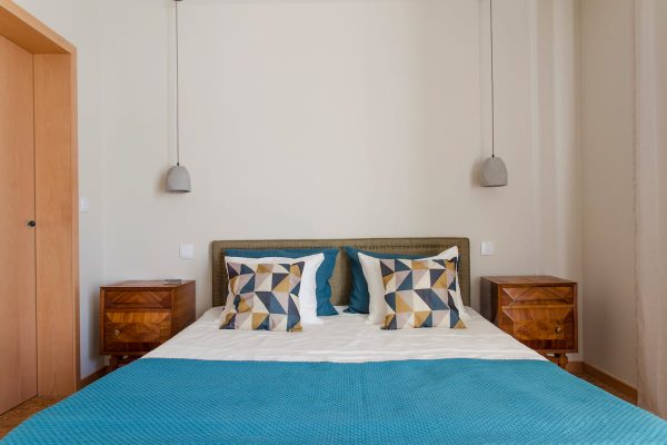 eca-agora-guest-house-vila-do-conde-the-mandarim-room-king-sized-bed-bathroom-with-meating-area-slider-1