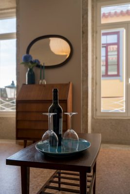 eca-agora-guest-house-vila-do-conde-the-mandarim-room-king-sized-bed-bathroom-with-meating-area-slider-10