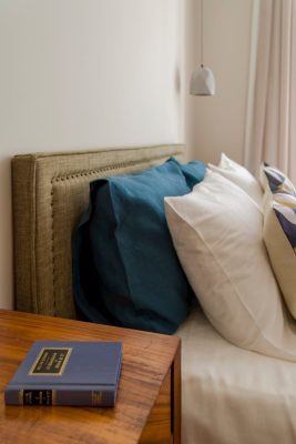 eca-agora-guest-house-vila-do-conde-the-mandarim-room-king-sized-bed-bathroom-with-meating-area-slider-2