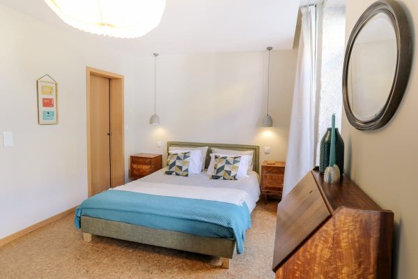 eca-agora-guest-house-vila-do-conde-the-mandarim-room-king-sized-bed-bathroom-with-meating-area-slider-4