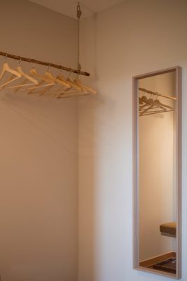 eca-agora-guest-house-vila-do-conde-the-mandarim-room-king-sized-bed-bathroom-with-meating-area-slider-9