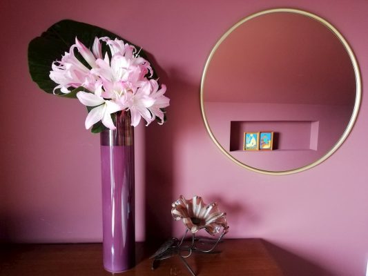 eca-agora-guest-house-vila-do-conde-the-relic-room-king-sized-bed-bathroom-small-meating-area-slider-4