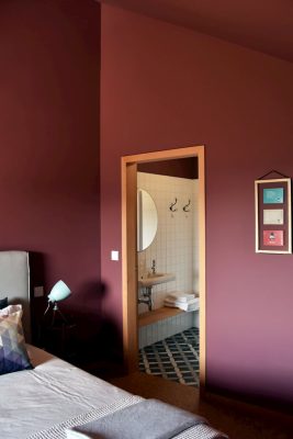 eca-agora-guest-house-vila-do-conde-the-relic-room-king-sized-bed-bathroom-small-meating-area-slider-6
