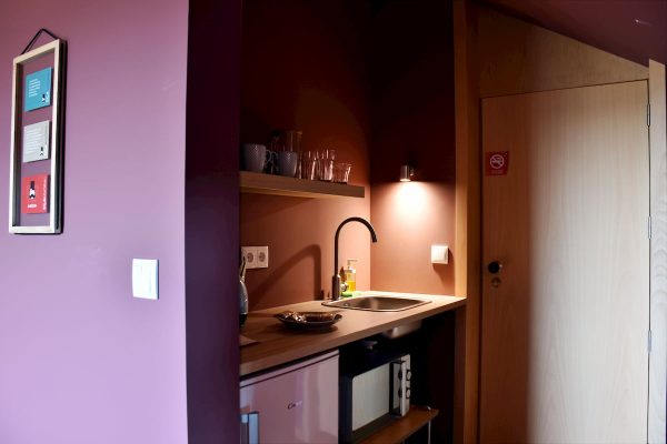 eca-agora-guest-house-vila-do-conde-the-relic-room-king-sized-bed-bathroom-small-meating-area-slider-7