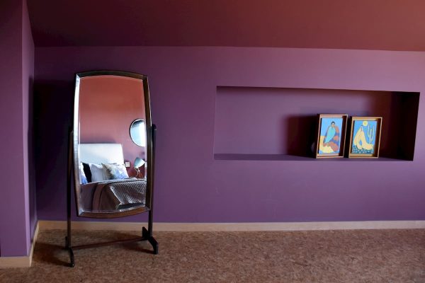 eca-agora-guest-house-vila-do-conde-the-relic-room-king-sized-bed-bathroom-small-meating-area-slider-9